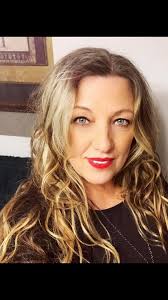 I'm 14 and want my mom to take me to the hairstylist so I can have Farrah  hair! These ladies are beautiful!!