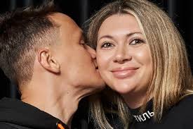 Комику Илье Соболеву и его жене принесли извинения в авиакомпании