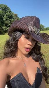 Leah Correa's Instagram, Twitter & Facebook