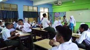 Sinopsis surat buat bakal isteriku qaisara sering menerima surat cinta daripada ramai lelaki. Kalis Kasih Isteriku Cikguku Lakonan Syafiq Kyle Izara