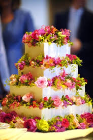 Some pretty edible flowers include pansies, lilac, lavender, jasmine. Francoise Weeks Flower Decorations For Your Wedding Cake Francoise Weeks