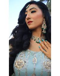 Sumreen khan salon is offering limited time offer for Engagement Brides,  get your makeover hairstyle duppata setting and jewellery setting done in  just 4000/= pkr. Model: @duaali.___ Photographer: @glamgleeglitter PR  Managed By: @