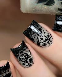 21 chrome nail ideas for a metal mani. 42 Halloween Nail Art Ideas Cute Halloween Nail Designs Allure