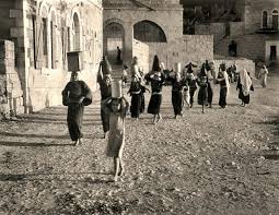 نساء من قرية عين كارم المهجرة قضاء مدينة القدس فلسطين 1944م women of the village of ein kerem displaced and eliminated palestine old photos israel palestine