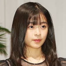 広瀬すずさんの髪型が変で似合わないポイントは？ 広瀬すずさんの髪型のパーマの種類はなにで失敗？ と言うこと紹介していきます。 それにしてもやっぱり変だよね？ う〜〜ん。完全に個人的にはナシ。と言うのが個人的な意見です。 åºƒç€¬ã™ãšã‚'æ„è­˜ æ£®ä¸ƒèœ å¤§èƒ†ã‚¤ãƒ¡ãƒã‚§ãƒ³ã‚‚ äº‹å‹™æ‰€ç§»ç±å¾Œã®ç„¦ã‚Š ã¨ã¯ ã‚¢ã‚µã‚¸ãƒ§