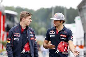 Max verstappen houdt carlos sainz voor de gek: Verstappen Sainz To Stay If Toro Rosso Do Racefans