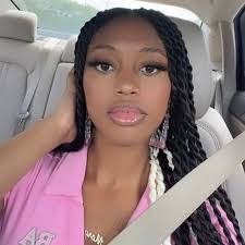 Elise Walton's Instagram, Twitter & Facebook