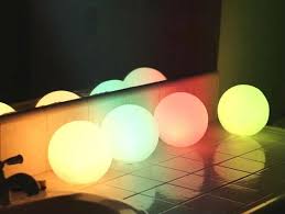 お風呂場でもアウトドアでも使える プニプニのledライトが便利そう roomie ルーミー ledライト 間接照明 ライト