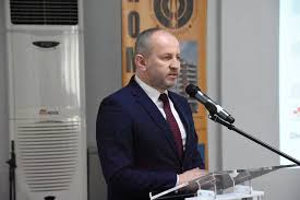 O să apară ore de liniște de respectat și în cazul instituțiilor publice și firmelor (școli, spitale, instanțe, autorități locale, biserici pentru a intra în vigoare, acesta trebuie adoptat de camera deputaților, promulgat prin decret prezidențial și publicat în monitorul oficial. Noul Regulament De Bloc A Devenit Oficial In Romania Intre Ce Ore Trebuie PÄstratÄ Linistea Emaramures