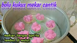 Semprot adonan tanpa spuit bentuk ring di loyang yang dioles tipis margarine. Bolu Kukus Mekar Cantik Tanpa Sprite Youtube
