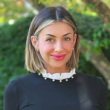 Heather Hooper's Instagram, Twitter & Facebook