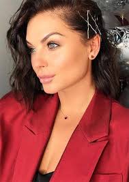Silver and grey hair is very on trend, and this long hairstyle is an excellent example of why. 41 Exposed Bobby Pin Hairstyles How To Use Bobby Pins Glowsly