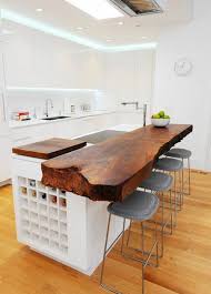 meubles en bois brut cuisine blanche et comptoir en bois brut meuble bois brut interieur de cuisine plan de travail cuisine