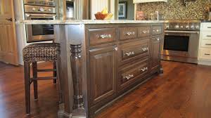 Do you have nice kitchen cabinets but don't like the color? How To Change Cabinet Color Whaciendobuenasmigas