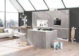 Grifflose Designkuche In Angesagtem Concrete Grey Exklusiv Ausgestattet Mit Elica Muldenlufter Kuchen Design Haus Deko Kuchen Meyer