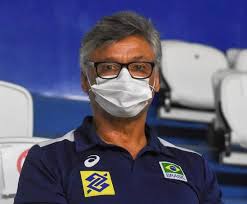 A apresentação da seleção feminina de base também foi adiada para evitar contaminação. Tecnico Renan Dal Zotto E Internado No Rio Web Volei