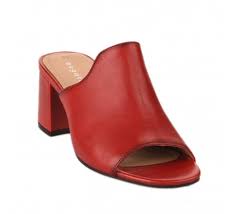 Remises au goût du jour, ces chaussures ne sont plus seulement réservées aux vacances. Mules Bugatti Rouge Femme 411 67991 4100 70884
