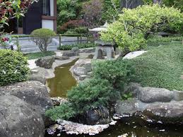Jun 13, 2021 · den japanska lönnen blir en snygg kontrast mot allt grönt, och kan med fördel planteras i kruka. Japanska Tradgardar Fast I En Fatsuit