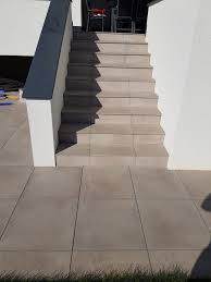 Stufenlosungen Aus Feinsteinzeug Outdoor Keramik Novoceramic In Der Farbe Caffee Latte Feinsteinzeug Outdoor Terrassenfliesen Feinsteinzeug Keramikplatten