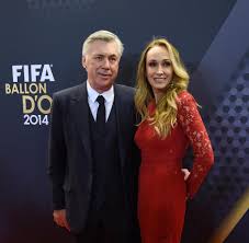 Carlo ancelotti, che dal punto di vista fisico rappresenta bene la sua terra di provenienza, l'emilia, e ha l'aria felice di uno. Carlo Ancelotti Das Bunte Leben Des Neuen Fc Bayern Trainers Welt