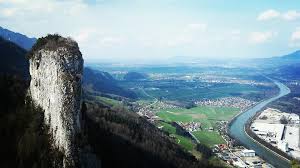 Ihre zufriedenheit ist unser ziel! Der Grosse Barmstein In Hallein Im Hintergrund Ist Salzburg Zu Sehen Wunderschone Naturkulisse Tourismus Natur Wanderung