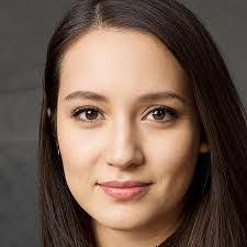 Edith Bray's Instagram, Twitter & Facebook