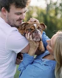 Lara Howell's Instagram, Twitter & Facebook