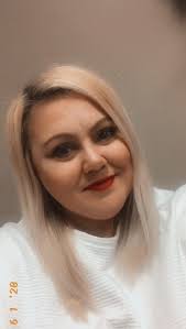 Layla Pecina's Instagram, Twitter & Facebook