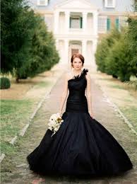 Black wedding dresses is a fashionable trend now, filling the dress with ravishing delight. 25 Gorgeous Black Wedding Dresses Deer Pearl Flowers