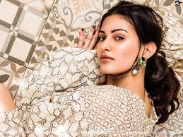 Picture gallery wallpaper ecards jokes जोक्स sms हिंदी sms apps facts and tips stories. Pretty Amyra Dastur