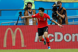 Dans ce texte, il précise que lors de son service militaire, la loi violait ses droits constitutionnels en termes d'égalité des sexes, citant l'article 11 de la constitution coréenne précisant que « tous les citoyens sont égaux devant la loi » et qu'aucune « discrimination ne peut être faite en. Gagner Un Match Pour Eviter Le Service Militaire Le Defi De La Star Du Football Sud Coreen