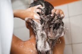 Il bicarbonato ha una spiccata alcalinità e vanta un'effettiva azione detergente, purificante ed esfoliante: Bicarbonato E Aceto Di Mele Come Lavare I Capelli Usando Prodotti Da Cucina Giornale Di Sicilia