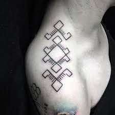 Beautiful Handpoked Shoulder Piece Giselaraidertattoo Divinecanvas London Smalltattoos Life A Stick N Poke Tattoo Hand Poked Tattoo Little Tattoos