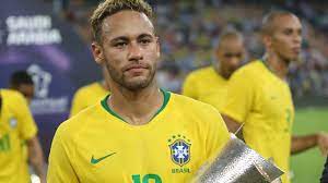 Di pertengahan babak pertama, pemain yang berstatus bebas agen itu coba berkelit melewati penjagaan lini belakang brasil dengan kualitas individunya dan melepaskan tendangan dari luar kotak, yang sayang hanya melenceng tipis ke sisi. Brazil Vs Argentina Results Score Highlights Miranda Goal Neymar Lionel Messi Paulo Dybala