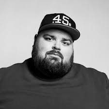 Justin Smith (@justinsmithcomedy)