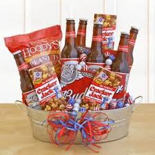 Gift Baskets For Men S Birthday Canada Beer And Snacks Gift Basket Beer Gifts Basket Wine Gifts Diy Diy Wine Gift Baskets