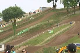 Le 13 septembre prochain st jean d'angely renoue avec le sidecar cross après le report puis l'annulation du grand prix de france de motocross, le moto club angérien n'a pas baissé les bras. Le Circuit De Motocross De St Jean D Angely Endeuille Par Le Deces D Un Commissaire De Piste
