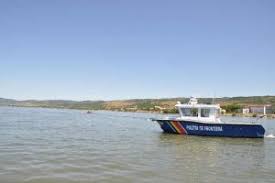 You mustn't drive along this street. In Curand Incepe ProhibiÅ£ia Pentru Pescari Vezi Cat DureazÄƒ Si Ce Amenzi Se Dau