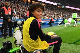 Mbappe is out of contract at the parc des princes next summer and he has so far refused to sign a. Desperate Real Madrid Look To Sign Brother Of Kylian Mbappe Psg Talk
