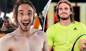 Stefanos tsitsipas est l'un des meilleurs joueurs du monde. Stefanos Tsitsipas Greek Tennis Star Playing At The Australian Open Sends Women Into A Frenzy Daily Mail Online