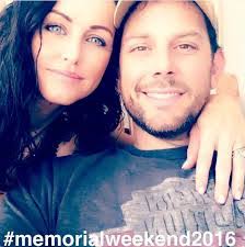 Elizabeth Kitt's Instagram, Twitter & Facebook