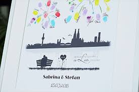 Vor allem in der lyrik kann sich das motiv dann aber bis an den rand eines bildes verkürzen, da die gedrängte form des gedichtes in sich besser zu konzentration und intertextualität. Skyline Leinwand Hochzeit Fingerabdruckbild Leinwand Hochzeit Hochzeit Bilder