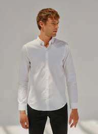 Codes promo, ventes flash, livraison offerte, trouvez le produit de vos rêves à prix réduit ! Chemise Blanche Homme En Popeline Petit Col Et Boutons Caches