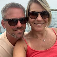 What are some cute coffee shops in Rockford, IL, to hang out and read a  book?