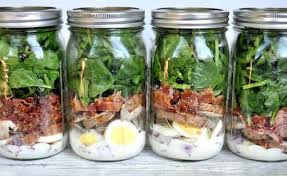 11 Astuces Geniales Pour Gagner Du Temps En Cuisine Salades En Bocal Plats En Bocaux Manger Sainement
