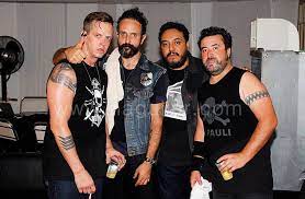 Generating controversy with stores refusing to sell it because of its lyrics and cover. Grupo De Musica Molotov Home Facebook