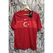 La selección de fútbol de turquía (en turco, türkiye millî futbol takımı) está formada por jugadores de nacionalidad turca, y está controlada por la federación turca de fútbol (tff), miembro de la uefa. Camisa Selecao Da Turquia 2021 Brasil Fut