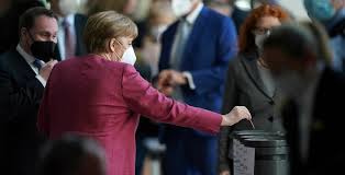 In kreisen oder städten mit hohen infektionszahlen über 100 an drei aufeinanderfolgenden tagen sollen automatisch weitgehende ausgangsbeschränkungen in der nacht greifen. Hexcgrheid5wlm