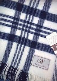 With all the refreshing blue and white colors of a floral print throw blanket, this elysian fields throw blanket will being comfort at first glance. Coast Country Interiors Azul Y Blanco Decoracion De Unas Paraguas