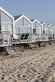 Conduz pessoas e empresas pelo caminho de uma comunicação mais humana e próxima. Strandhauser In Julianadorp Holland Holland Strand Urlaub Strandhauser Strandhaus Holland